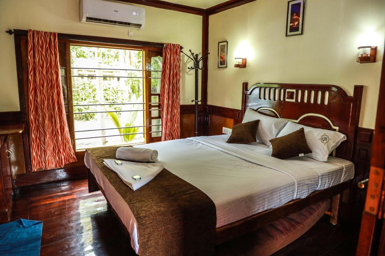Grand Villa Houseboat Kumarakom Luaran gambar