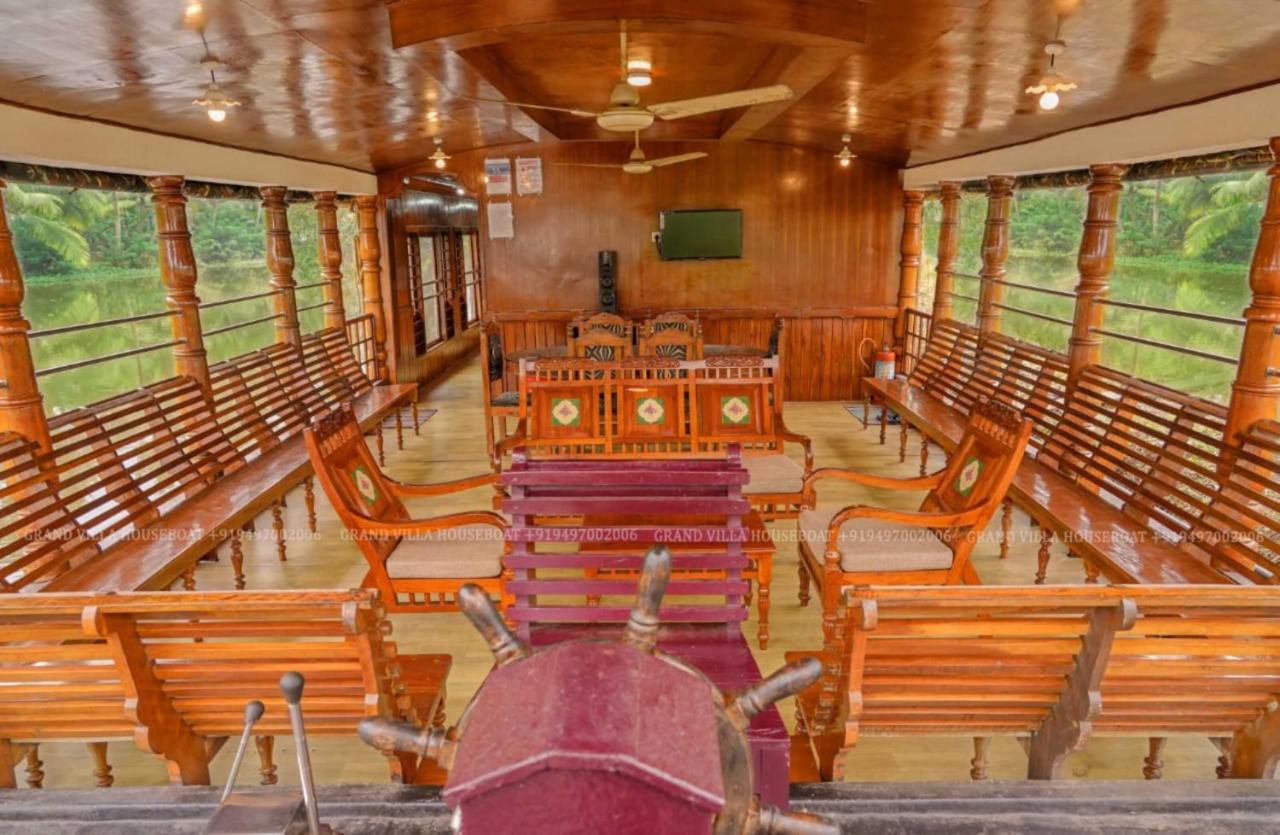 Grand Villa Houseboat Kumarakom Luaran gambar