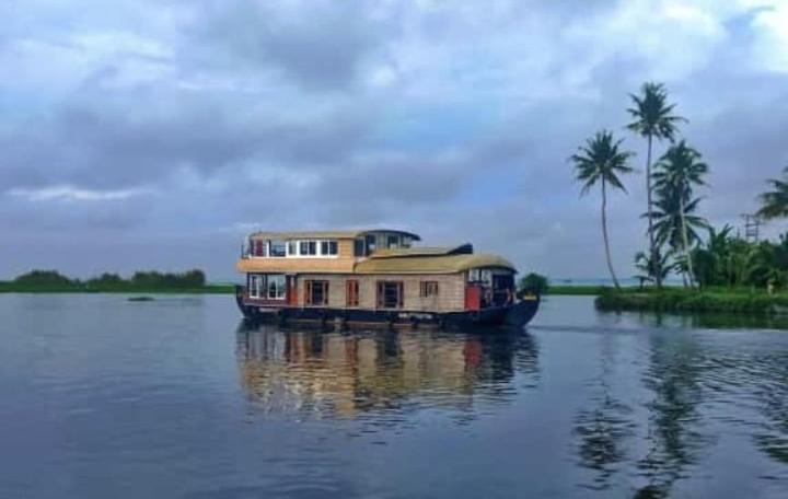 Grand Villa Houseboat Kumarakom Luaran gambar