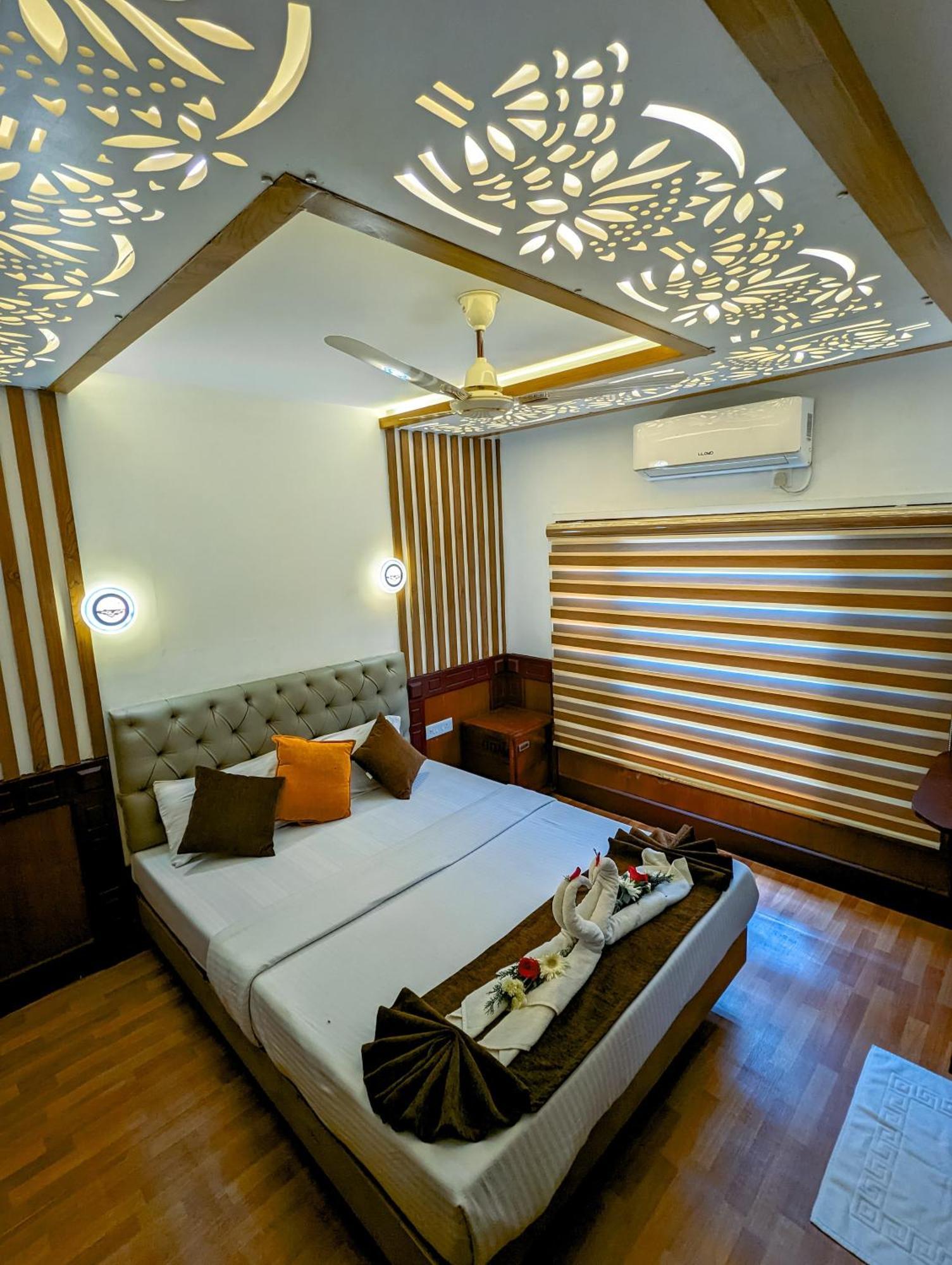 Grand Villa Houseboat Kumarakom Luaran gambar