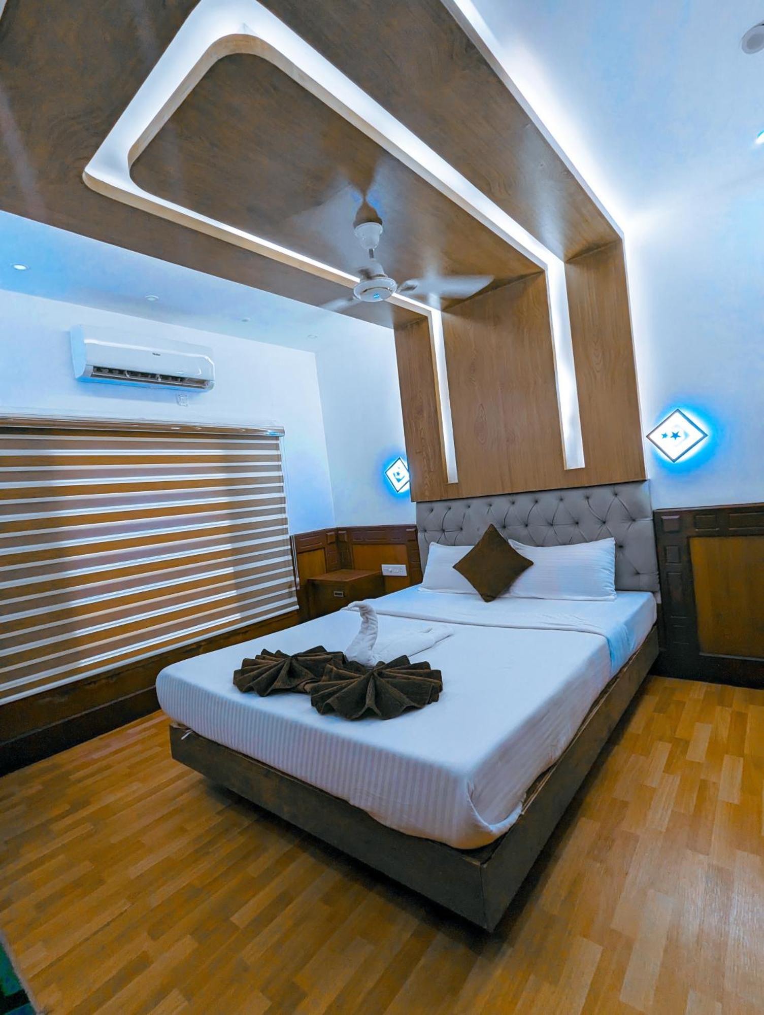 Grand Villa Houseboat Kumarakom Luaran gambar